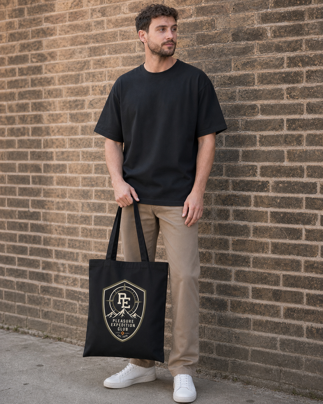 Expedition Club Cotton Tote in Black — model visualisation