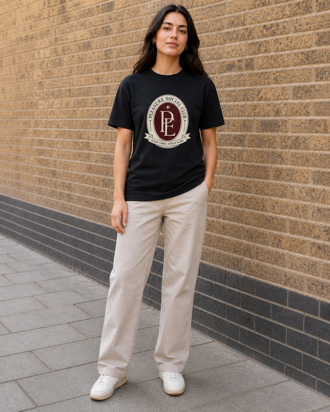 Social Club Organic Everyday Tee in Black — model visualisation